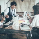 男性が「気になる女性」に無意識に取る行動や態度!男の人は気になる人にどんな態度を取るの?